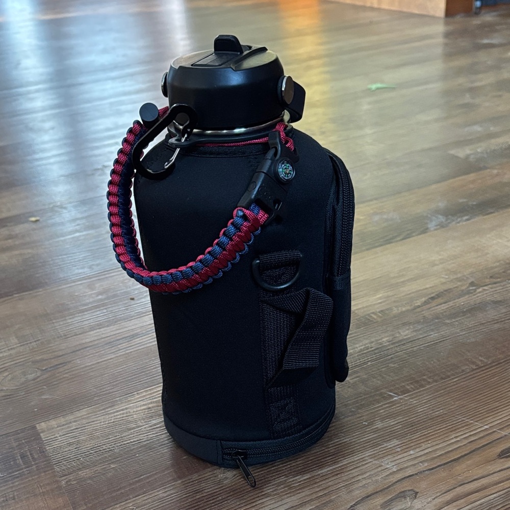 Insulated water bottle with Paracord Handle and compass